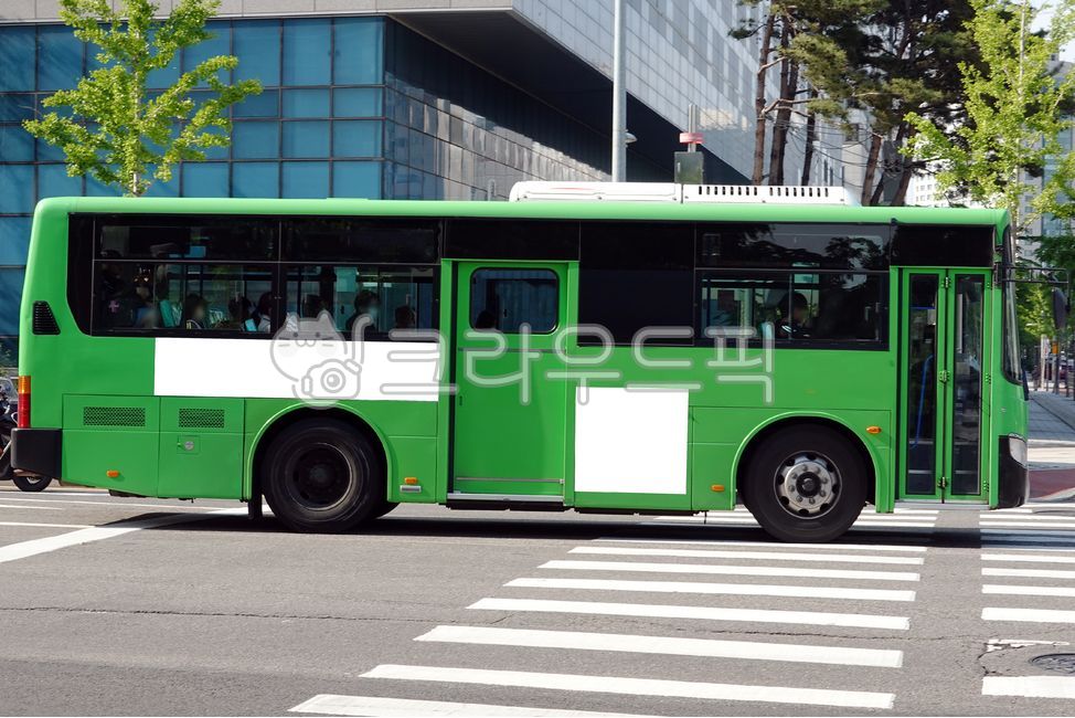 버스,버스광고,목업,목업이미지,광고,빌보드,차량광고,시내버스광고,옥외광고,패널,비즈니스,상업광고판,도시배경,배경,간판,상업광고,상업용,광고디자인,빈공간,시티,수송,거리,차,도로,건물,도시의,교통,건축물,도시,차량,bus,busadvertisement,mockup,mockupimage,advertisement,billboard,vehicleadvertisement,citybusadvertisement,outdooradvertisement,business,commercialbillboard,citybackground,background,signboard,commercialadvertisement,commercial,frame,advertisingdesign,emptyspace,city,transport,street,transportation,car,road,building,urban,traffic,architecture,town,vehicle