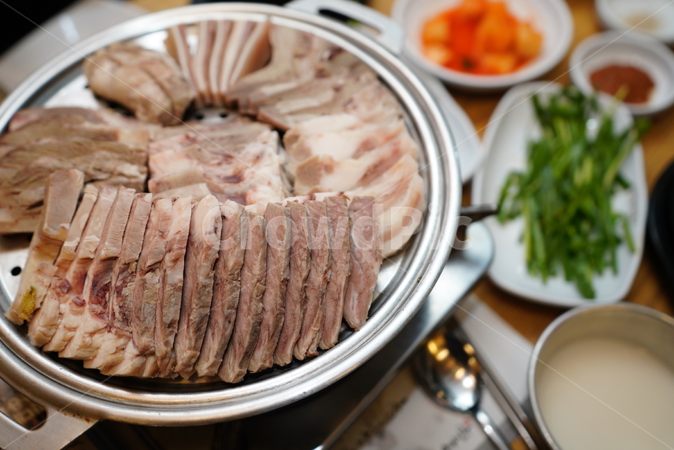 수육,육식,육류,한식,푸드,돼지,냄비,식사,안주,먹방,고기,음식,식재료,요리,food,cook,meal,dishes,food reserves,육류,고기,meat,한식,한국음식,한국요리,korean food,korean dishes,korean meal,korean cook