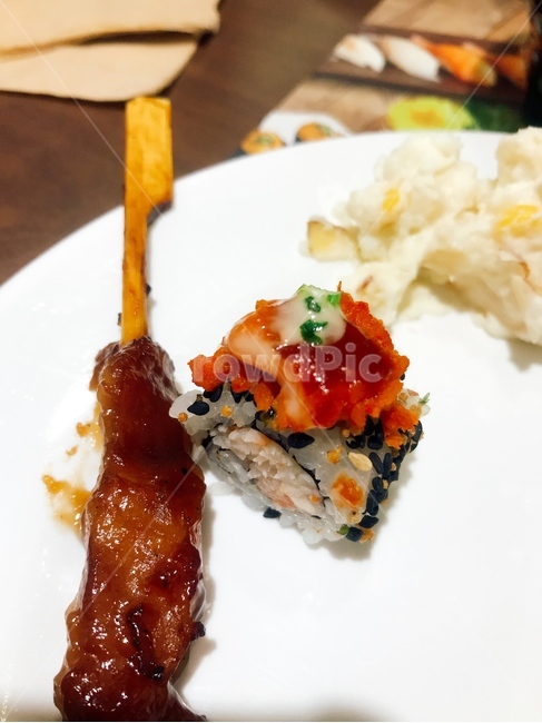 초밥,레스토랑,닭,밥,음식,요리,단호박,샐러드,sushi,소스,식사,아침,점심,저녁,음식점,접시,dish,food,restaurant