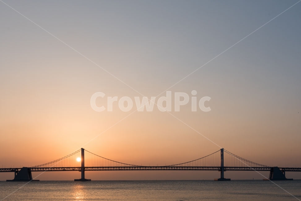 광안리,광안대교,광안리해변,광안리일출,일출,광안리아침,수평선,지평선,일몰,고요,새벽,아침,부산,해운대,대교,미세먼지,부산아침,산책,하늘,노을,자연,풍경,nature,landscape,한국자연풍경,한국자연경관,korea nature landscape,랜드마크,landmark,tourist attraction,한국랜드마크,한국관광지,한국명소,korea landmark,korea tourist attraction,outdoors,옥외,building,건물,bridge,다리