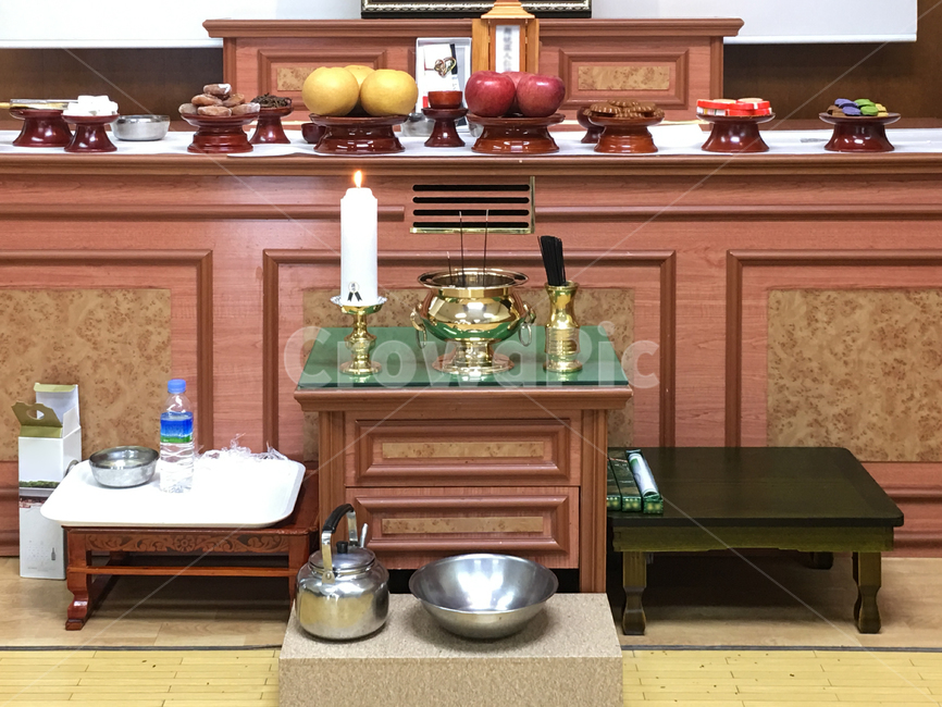 Funeral home,memorial service,death,condolence,Tradition,fruit,condolence room,sadness,common sense,funeral culture,chrysanthemum,candlelight,customs,quiet,funeral food,incense,mourning house,mortuary,Confucian culture,ritual,custom,portrait,commercial ho