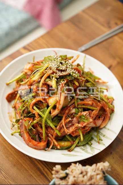 오징어초무침,무침,반찬,음식,야채,채소,접시,요리,먹거리,한식,오징어,해산물,food