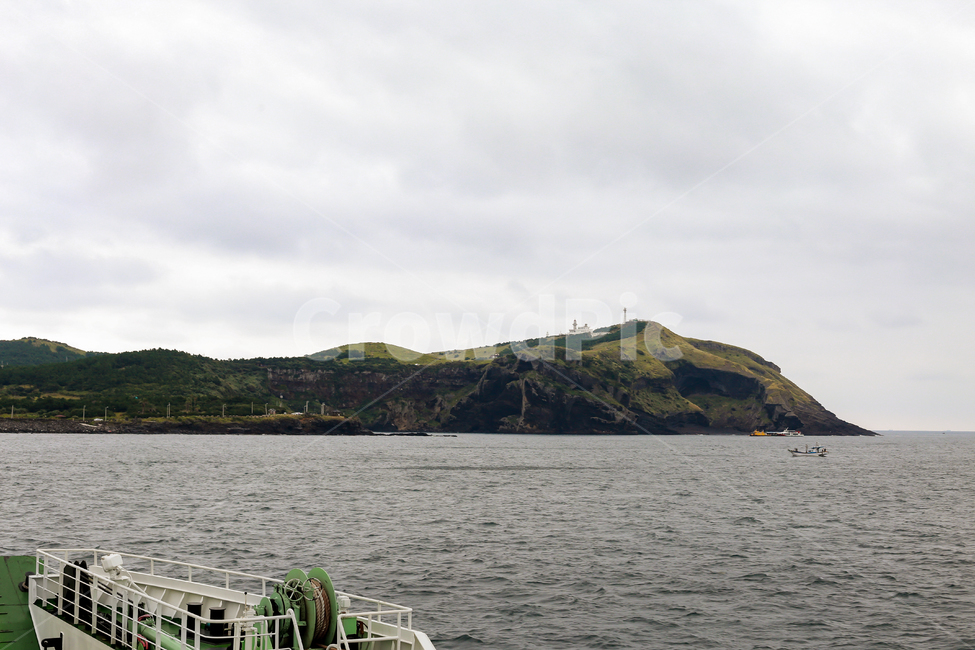 우도,제주도,바다,섬,흐린날,고화질,자연,풍경,nature,landscape,한국자연풍경,한국자연경관,korea nature landscape,제주도,jeju,jeju island,outdoors,옥외,land,땅,sea,water,물,ocean,대양,shoreline,해안선,transportation,교통,boat,보트,vehicle,차량
