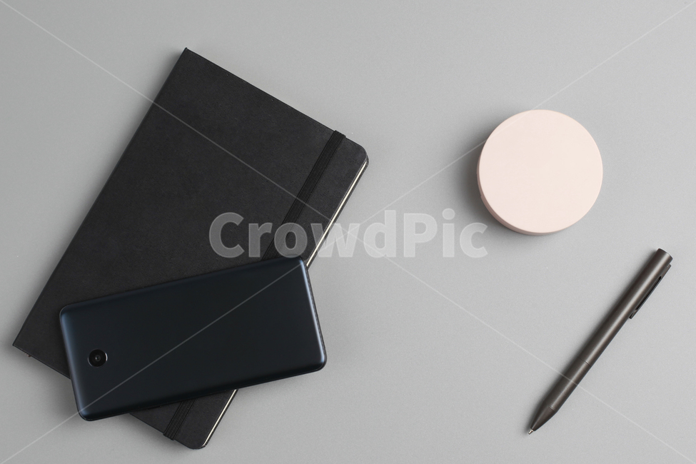 노트,핸드폰,스마트폰,펜,볼펜,쿠션,학용품,문구류,사무용품,school supplies,stationery,office supplies