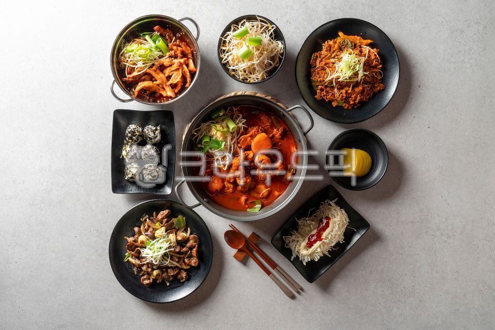 식당,음식,닭볶음탕,닭도리탕,국물닭발,닭발,닭똥집볶음,닭똥집,오돌뼈볶음,오돌뼈,매운