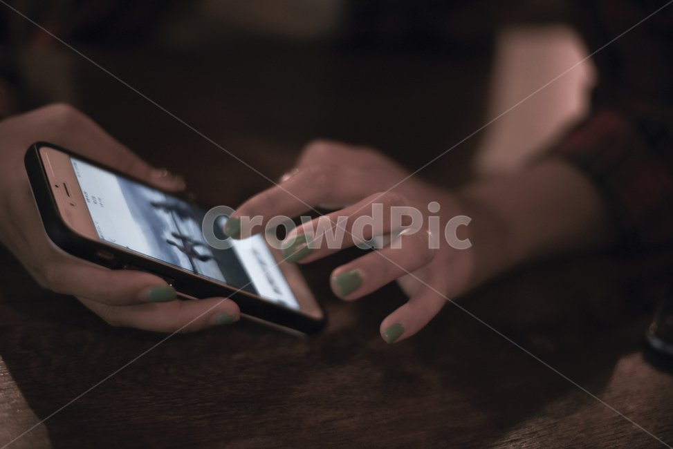 폰,사진,선택,choice,핸드폰,네일아트,손,손가락,휴대폰,폰사진,초이스,사람,인물,인간,human,person,신체일부,몸,body,정보통신기술,전자기기,전자제품,it,information,technology,electronic equipment