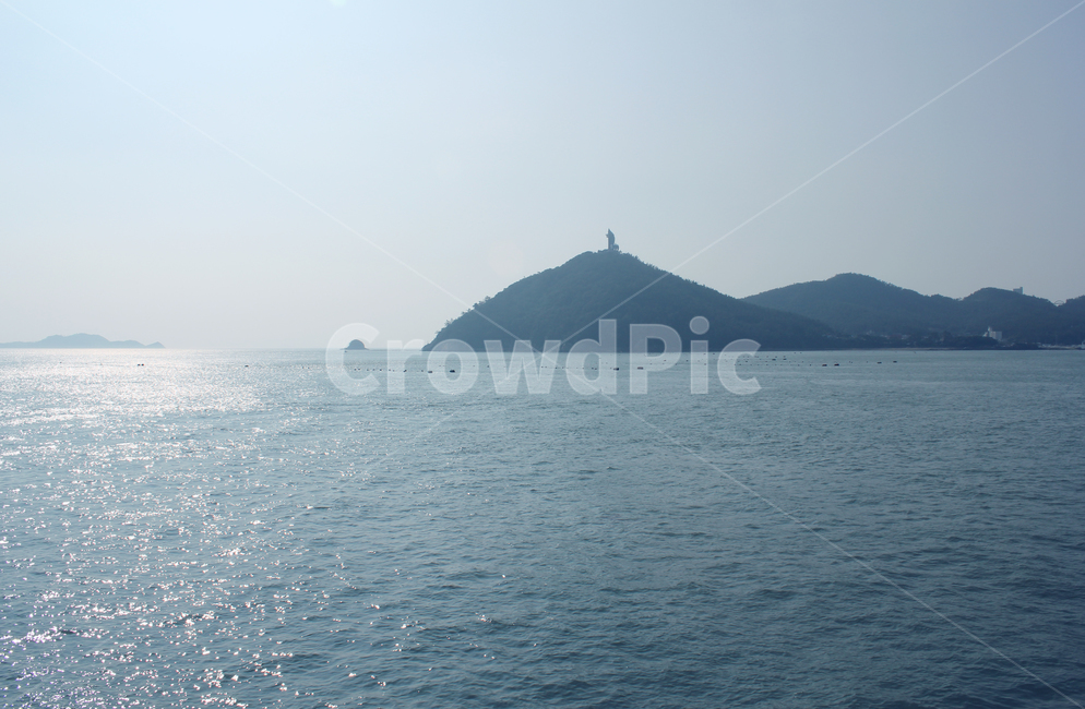 낮,낮바다,바다,하늘,섬,산,파랑,푸른바다,물결,day,sea,sky,island,mountain,blue,wave,자연,풍경,낮하늘,반짝임,트윙클,햇살,빛,햇빛,먼