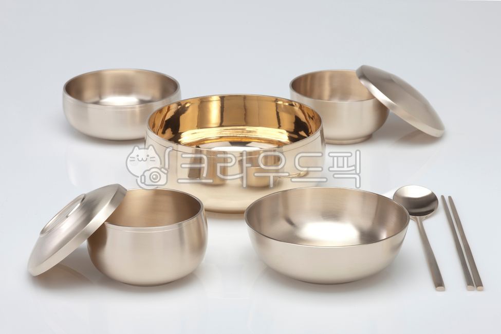 유기,유기세트,그릇,식기,놋쇠,놋그릇,방자유기,그릇세트,한국전통그릇,전통그릇,유기그릇,하얀배경,흰배경,젓가락,숟가락,dish,brass,spinningmachine,bowlset,traditionalkorean,organic,whitebackground,chopsticks,spoons,bowl,사발