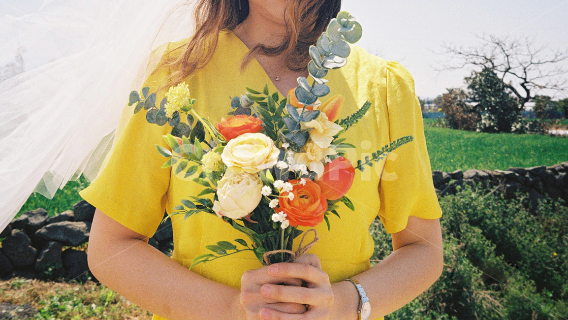 웨딩,부케,꽃,결혼,필름,wedding,꽃,flower,여성,여자,woman,female,lady,결혼,혼례,웨딩,wedding,marriage,marry,기념일,축하,anniversary,congratulation,celebrate,celebration,색깔,색상,색채,색감,color sense,color sensitivity,feeling of color
