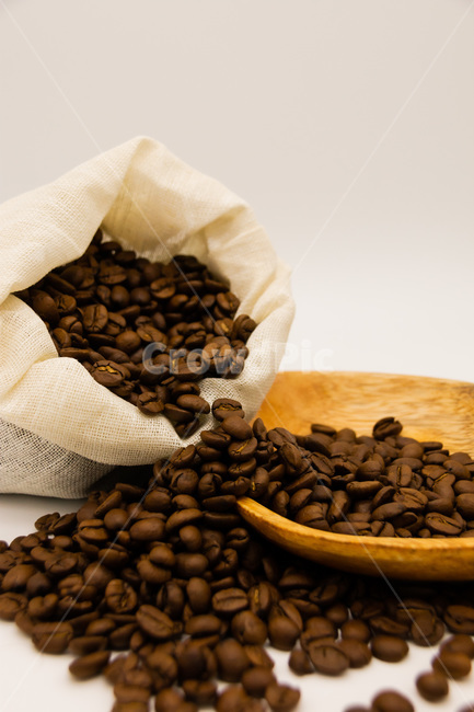커피,커피콩,원두,클로즈업,씨,건조,재료,음료재료,카페,누끼,원두커피,coffee,cafe,향기,갈색,자루,연출,커피자루,커피,카페,coffee,cafe