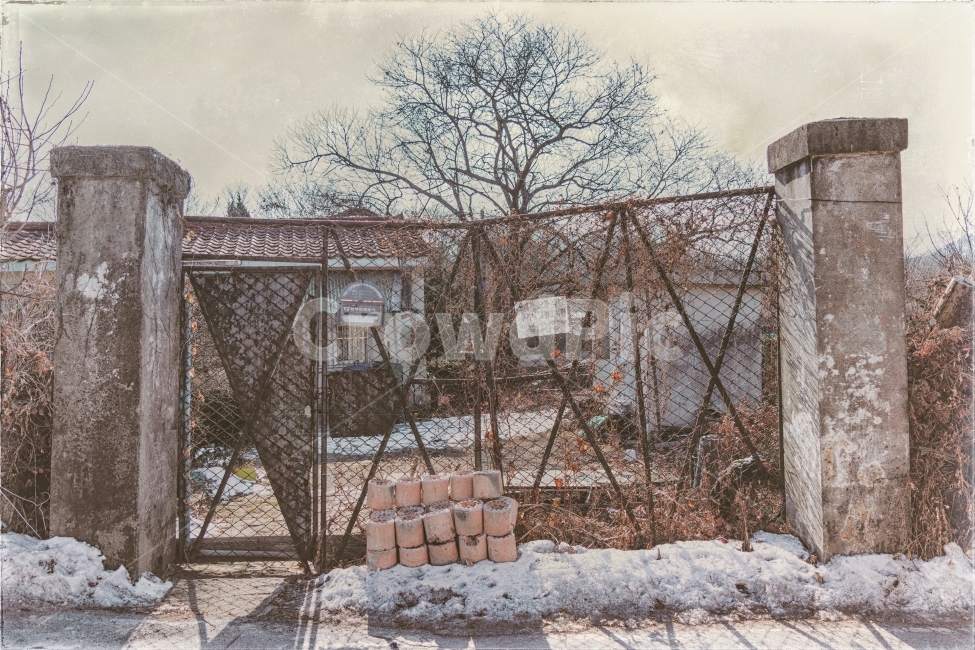 연탄,나무,옛날집,겨울,필름사진,겨울,계절,winter,season,감성,sensible,feeling,빈티지사진,빈티지느낌,빈티지감성,vintage