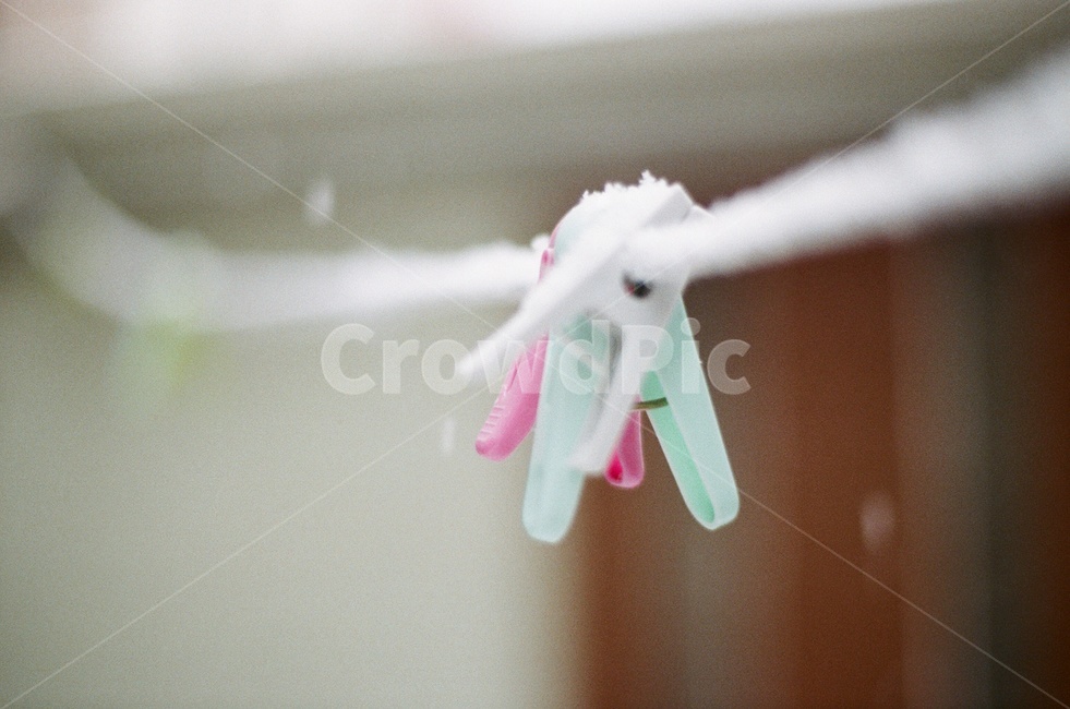 yard,Winter,string,snow,clothesline,film photo,emotional photo,scenery,clothespins,clip