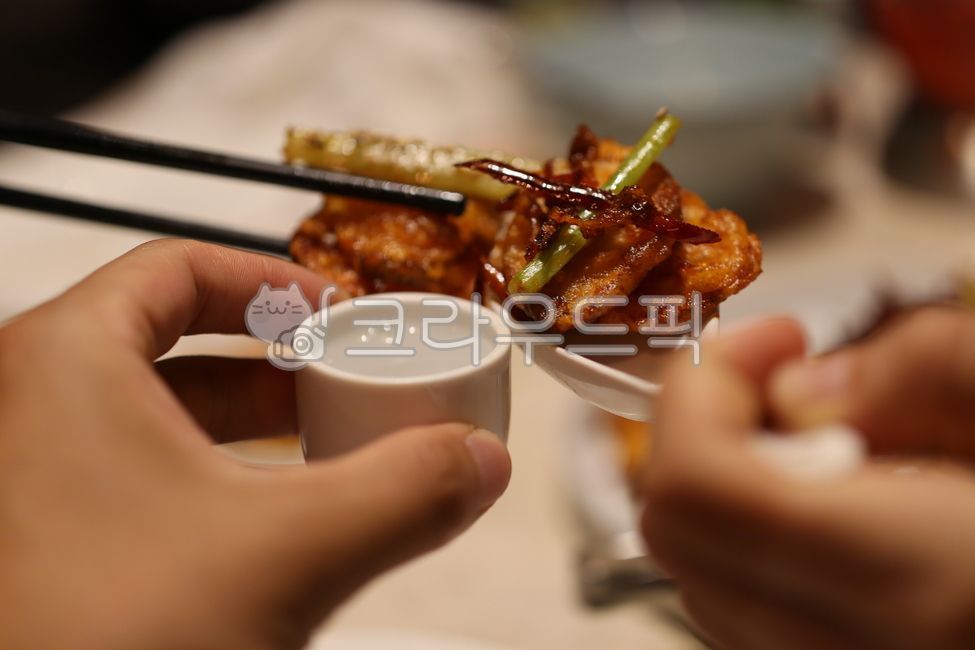 술잔,중국술,튀김요리,술과음식,빠이주,백주