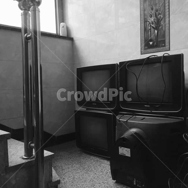 티비,tv,흑백,계단,레트로,감성,사물,가전제품,흑백,모노톤,monochrome,black and white