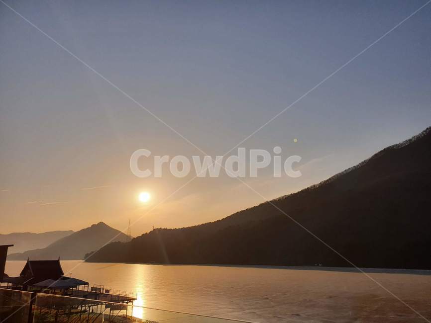 일출,일몰,하늘,구름,석양,sun,sky,cloud,신비로운,장엄한,멋진,노을,자연,햇살,자연,풍경,nature,landscape,light,빛,flare,플레어