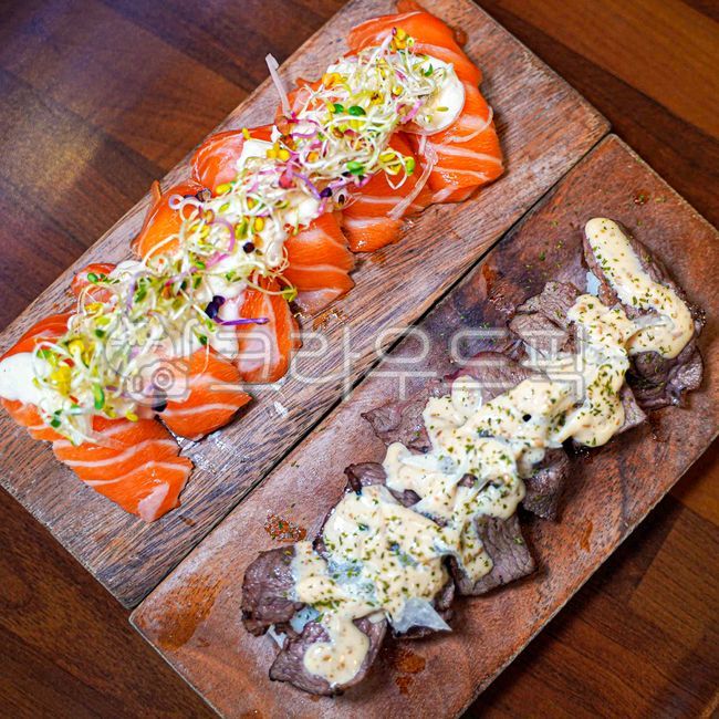 Beef Sushi,sushi,salmon sushi,food