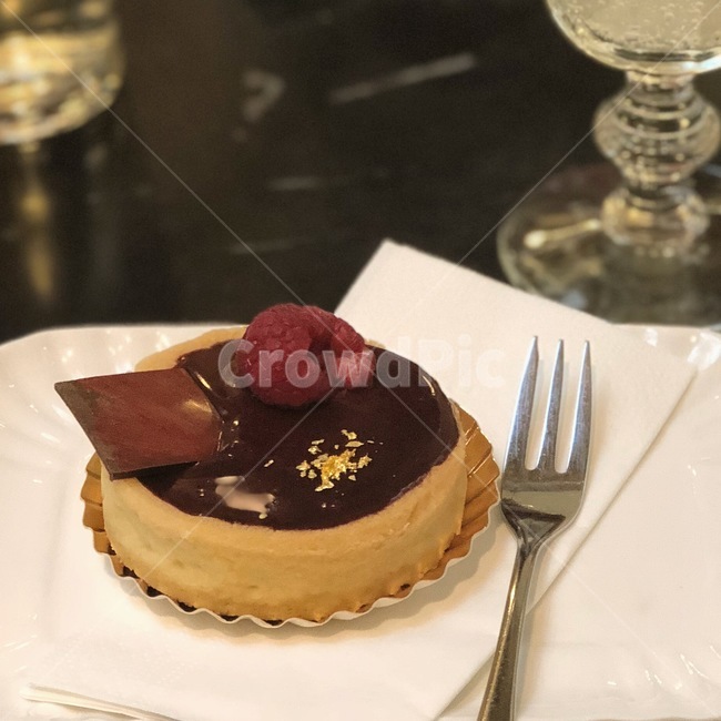 디저트,케이크,카페,초코케이크,아웃포커스,대리석식탁,cake,dessert,초코렛,후식,디저트,간식,후식,dessert,snack