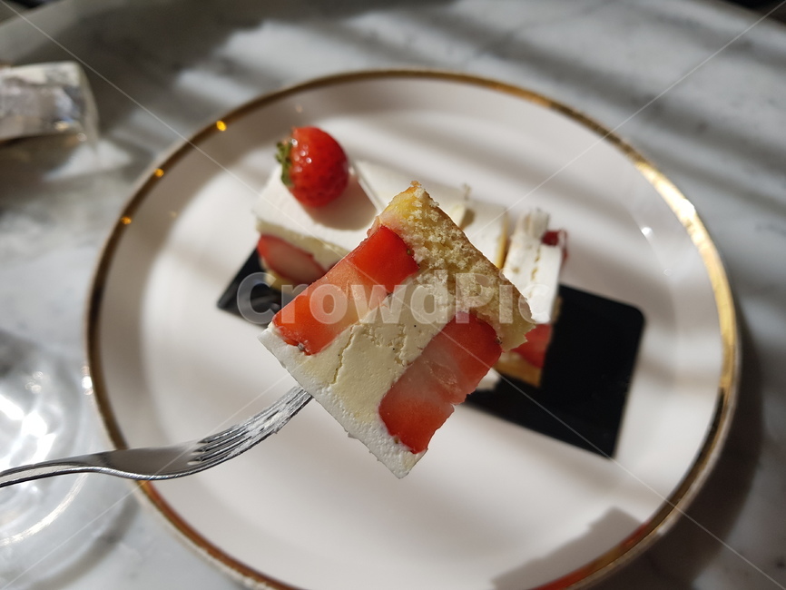 케잌,딸기케익,카페,이쁜케잌,치즈케잌,디저트,간식,후식,dessert,snack