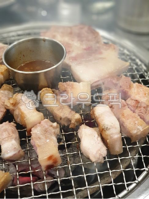 음식,고기,삼겹살,돼지고기,돼지,구이,한식