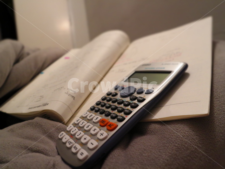 계산기,공부,공책,침대,밤