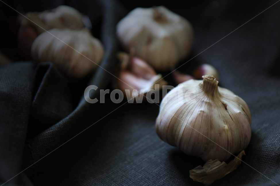 사진,마늘,야채,채소,햇마늘,나무,원목,질감,재질,빈티지,육쪽마늘,깐마늘,패브릭,갈릭,통마늘,재료,식자재,텍스처,garlic,wholegarlic,vegetable,food,fabric,texture,음식,식재료,요리,food,cook,meal,dishes,food reserves,채소,야채,vegetables