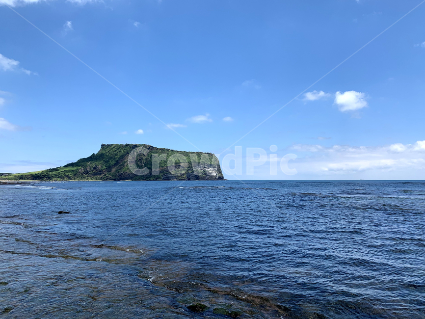 nature,자연,outdoors,옥외,land,나라,ocean,sea,바다,water,물,연안,coast,해안선,shoreline,제주도,제주,성산일출봉,jeju,scenery,풍경,view