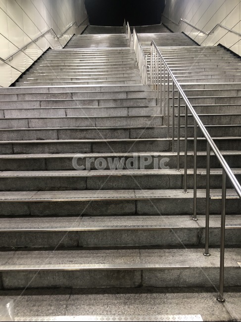 계단,지하철역,staircase,handrail,banister,난간,railing