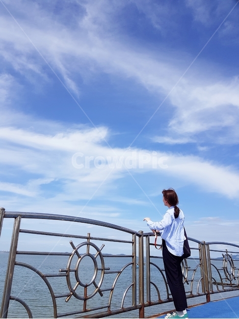 바다,서해안,파란하늘,평화로움,힐링,사람,인물,인간,human,person,여성,여자,woman,female,lady,여행,휴가,traveling,vacation,trip
