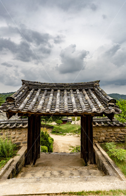 traditional fence,Gunja Village,Cultural Heritage,old house,Hanok,National tourist site,tile,traditional chimney,prison,Attractions,traditional house