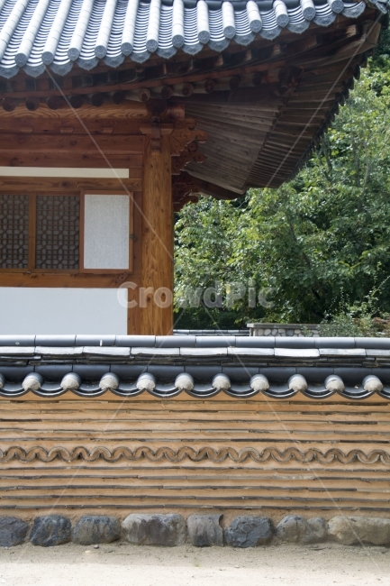 사진,단독사진,디자인,소스,포토,사진자료,배경,배경사진,풍경,한국,전통,민속,사찰,절,불교,종교,하늘,기와,기와집,푸른하늘,전통가옥,한옥,건축,건축물,건축양식,기와지붕,지붕,동양,벽,담,흙담,한국전통,한국문화,korean traditional,korean culture,건축물,건물외관,exterior,building,structure,architecture,construction