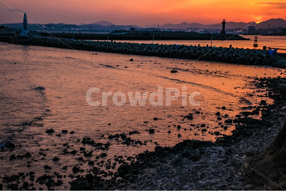 등대,바다,불은빛,자갈밭,노을,자연,풍경,nature,landscape