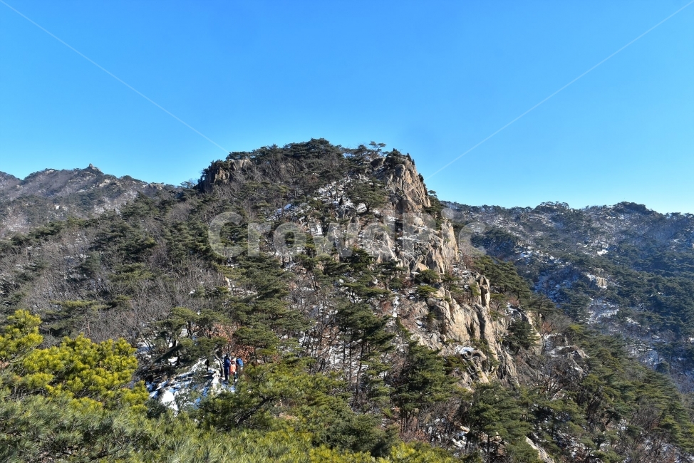 관악산,풍경,겨울,자연,눈,스포츠,등산,산행,nature,snow,겨울풍경,느낌,아름다운,신비로운,경이로운,기암,바위,암봉,암릉,다큐,필,힐링,명산,landscape,winter,season,트레킹,100대명산,인기명산,조망,전망,정부청사,6봉,수목원능선,바윗길,암릉길,명품송,소나무,한국자연풍경,한국자연경관,korea,관양능선,팔봉능선,국기봉,겨울,계절,winter,season,자연,풍경,nature,landscape,한국자연풍경,한국자연경관,korea nature landscape,outdoors,옥외,mountain range,산맥,mountain,산