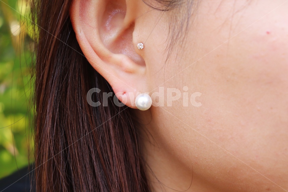 진주귀걸이,귀,귀걸이,person,ear,earing