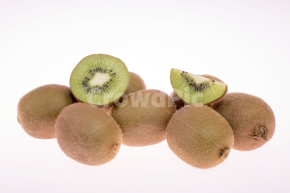 Tropical fruit,kiwi,pear,kiwi,fresh fruit photo,single photo,design,source,photo,photo material,background,background photo,background,out of focus,close-up,close-up,object,plant,fruit,fruity,food,fresh,half,cross-section,slice,so