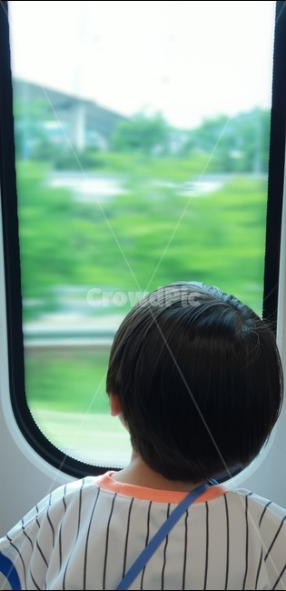 human,인간,person,사람,소년,어린이,아이,뒤,뒷모습,차창,지하철,back,창밖,사람,인물,인간,human,person,어린이,어린아이,child,children,kid,여행,휴가,traveling,vacation,trip