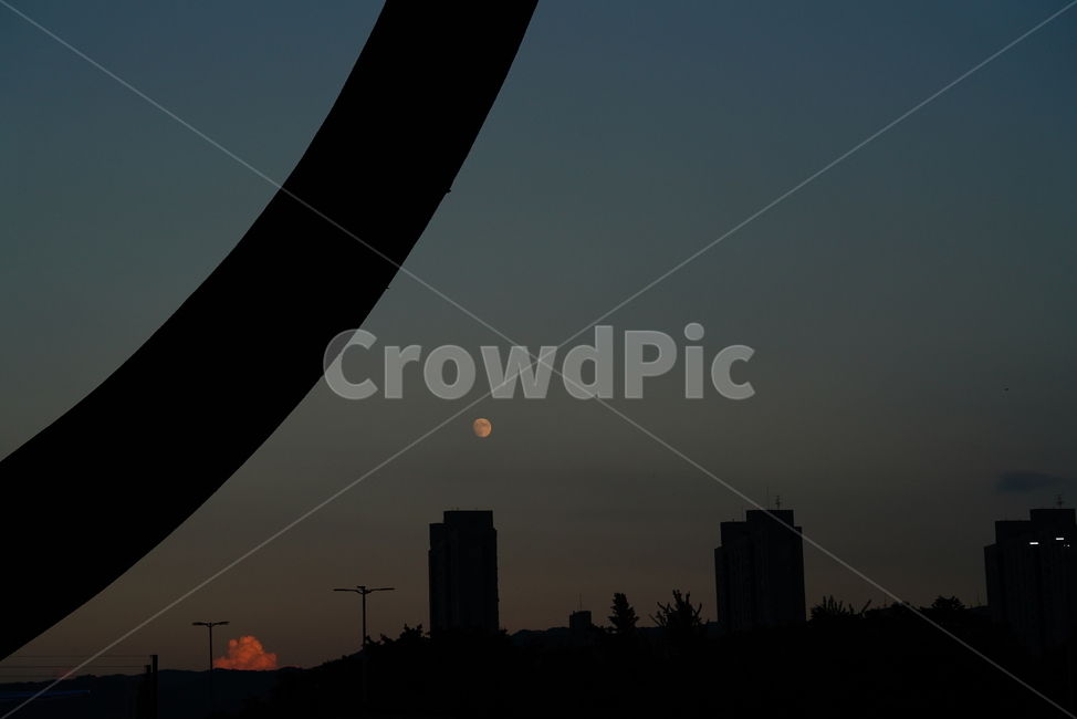 밤,어둠,빛,풍경,달,moon,건물,일몰,옥외,outdoors,야경,밤,풍경,nightscape,night,landscape,nature,자연,light,flare,플레어