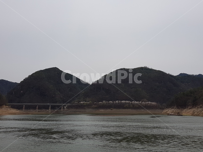 호수,나무,바위,하늘,물결,산,바위산,자연,풍경,nature,landscape,outdoors,옥외,hill,언덕