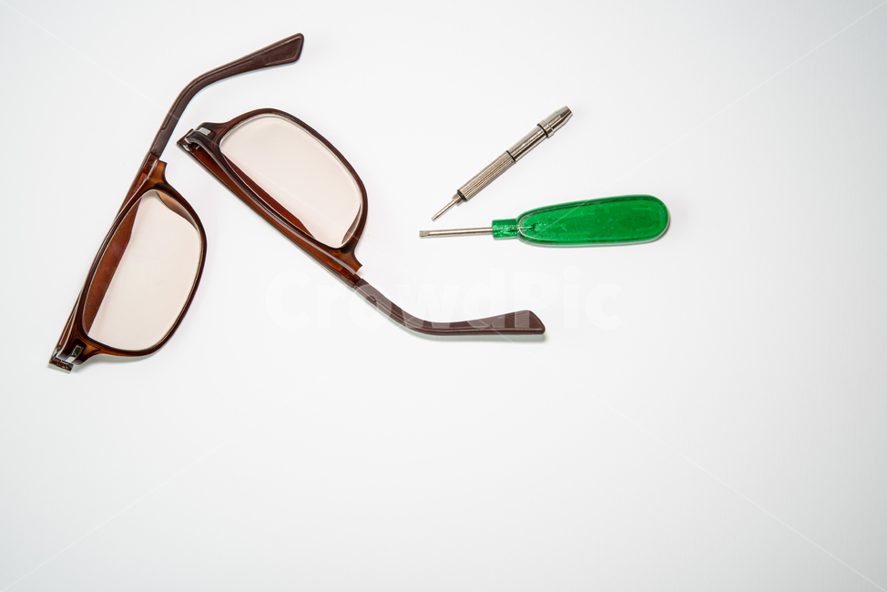 broken,repair,broken glasses,close up,screwdriver,equipment,glasses frame,optics,tool,fracture,glasses,plastic,separation,Vision,background,screw,damaged,rim,frame,object