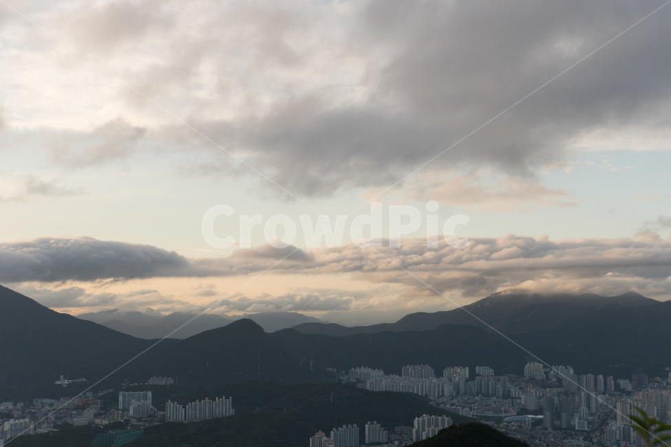 산,구름,빛,일몰,황령산,도시,풍경,city,landscape,한국도시풍경,한국도시경관,korea cityscape,nature,자연,outdoors,옥외,mountain,mountain range,산맥,경치,scenery,weather,날씨