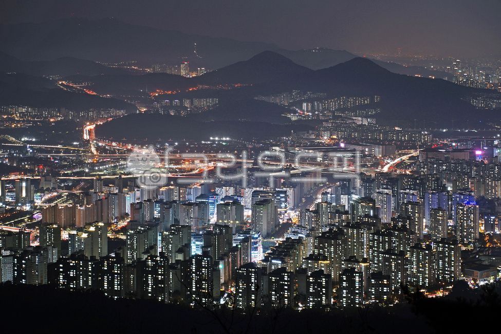 night view,Seoul night view,Namhansanseong night view,hazy,city night view,Seongnam city night view,Namhansanseong Fortress