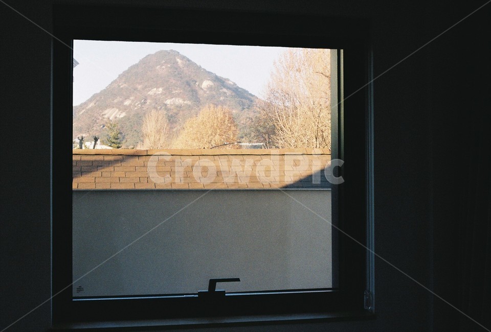 창문,window,산,숙소,창밖풍경,감성사진,오후,여유,겨울,나무