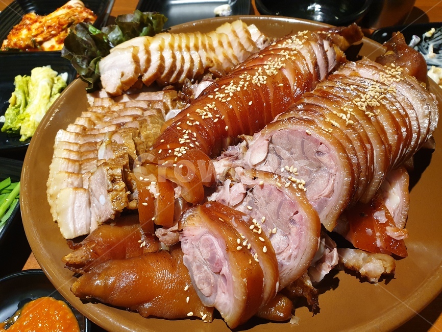 족발,보쌈,고기,야식,참깨,음식,한식,앞다리,맛,음식,식재료,요리,food,cook,meal,dishes,food reserves,한식,한국음식,한국요리,korean food,korean dishes,korean meal,korean cook