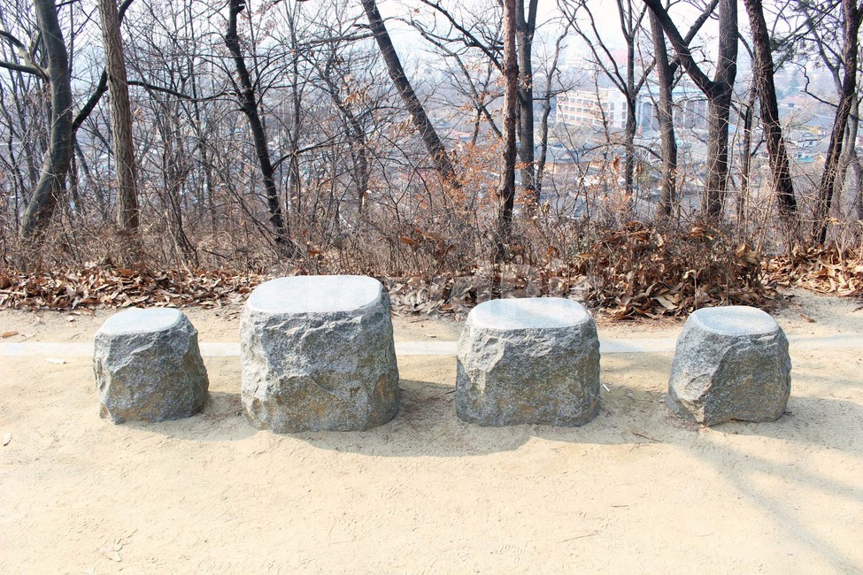 돌,의자,돌의자,돌덩이,쉼터,벤치,공원,야외,겨울,계절,winter,season