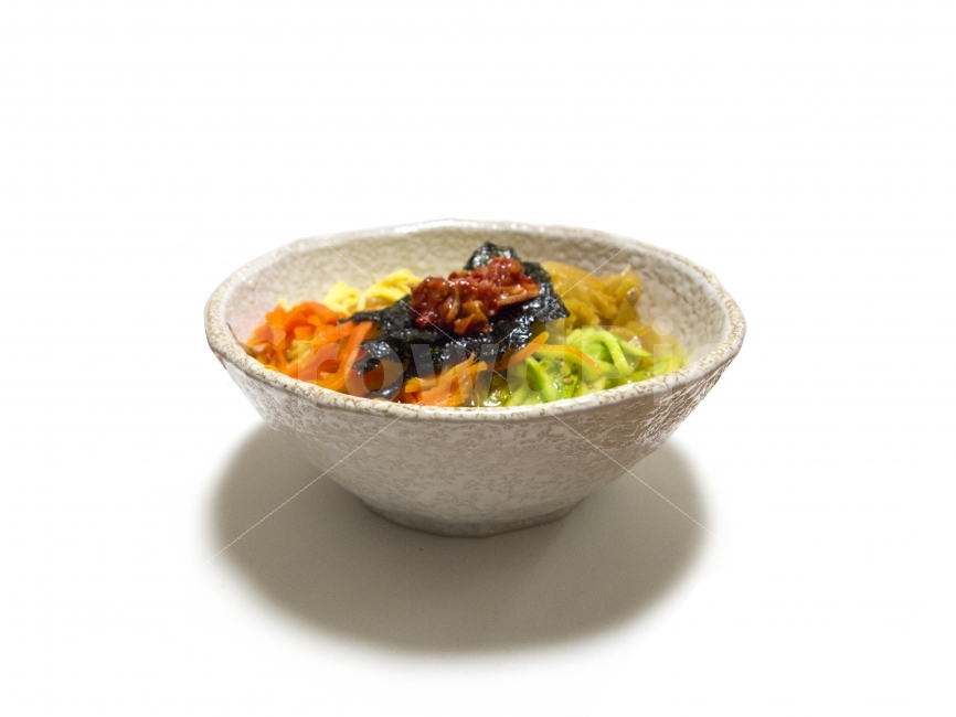 음식,도자기,그릇,접시,한국음식,한국,전통,명절,추석,설날,국수,가락국수,비빔밥,김치,간장,당근,호박,배경,누끼,그림자,음식,식재료,요리,food,cook,meal,dishes,food reserves,한식,한국음식,한국요리,korean food,korean dishes,korean meal,korean cook,누끼,remove background