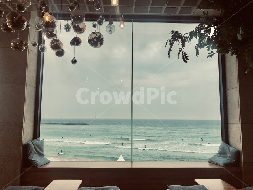 해안,카페,서핑,바다,파도,풍경,분위기,방석,조형물,우중충한,하늘,cafe,surfing,ocean,sea,scenery,coast,wave,gloomy,sky,예쁜