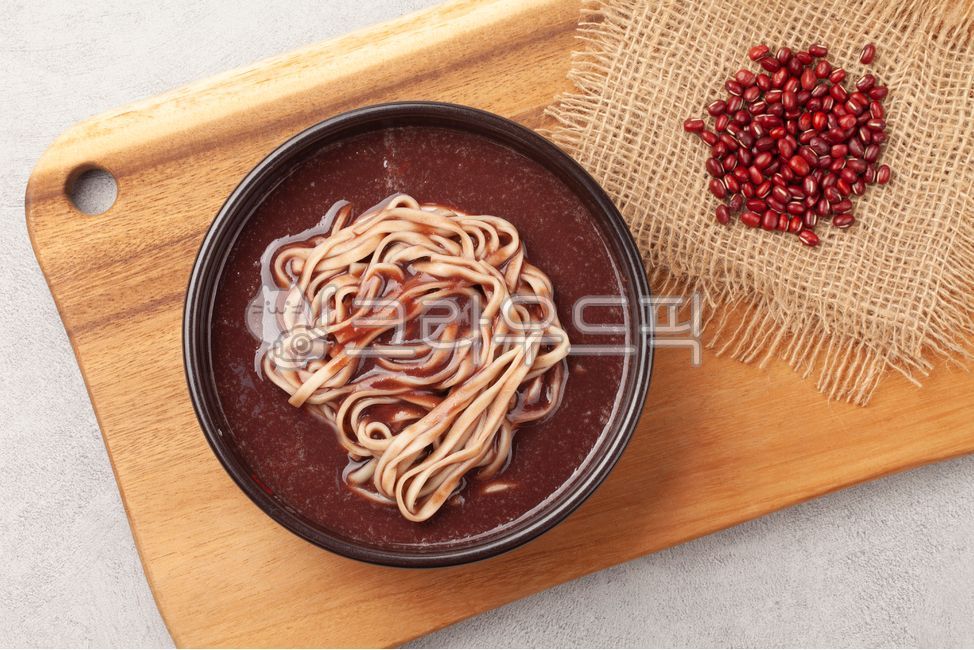 팥죽,팥칼국수,칼국수,전통음식,동지팥죽,요리,음식,겨울,계절,식재료,면류,면요리,한국음식,한국요리