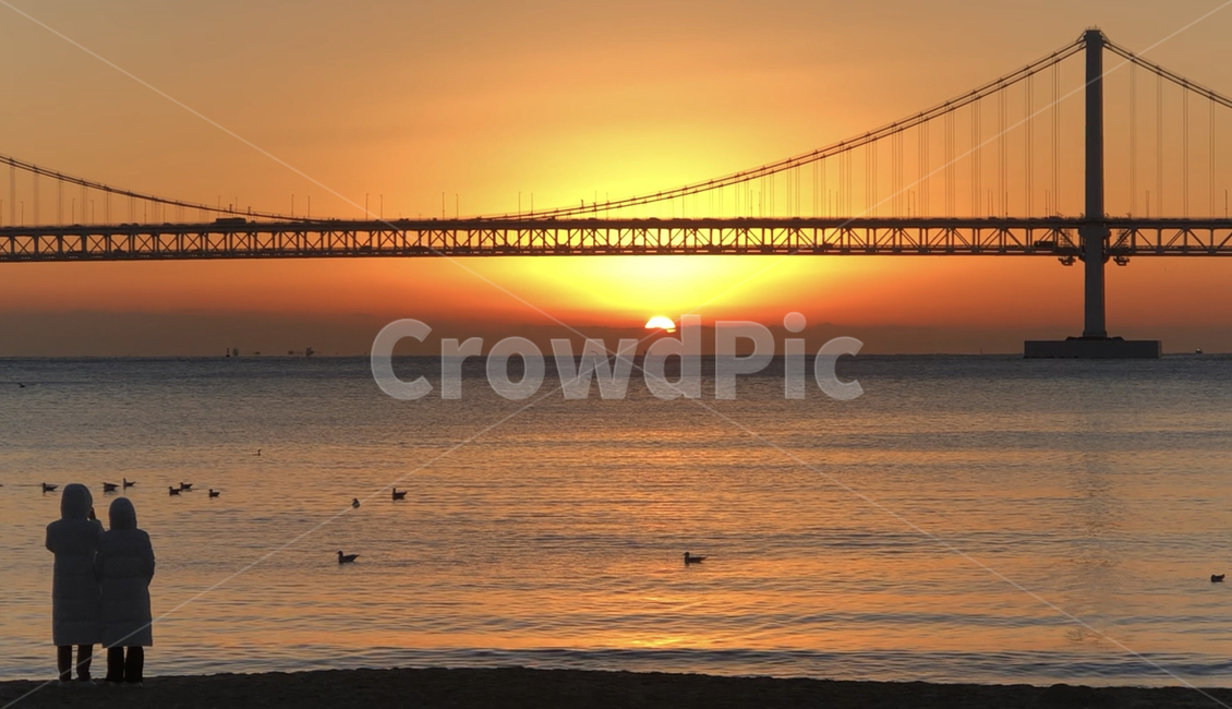 person,사람,human,건물,building,bridge,다리,일출,대교,자연,풍경,nature,landscape,한국자연풍경,한국자연경관,korea nature landscape,해변,바다,beach,sea