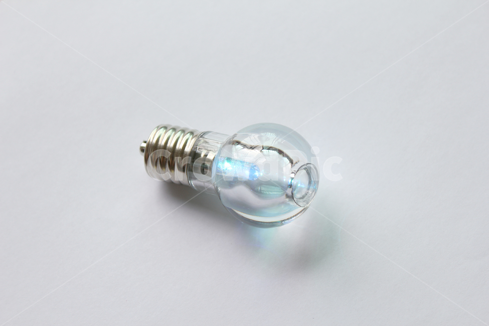 전구,미니,미니전구,불빛,빛,필라멘트,전기,조명,조명기기,유리,흰배경,파랑,블루,파란색,에너지산업,energy industry,사물,물건,오브젝트,thing,object,matter,누끼,remove background,light