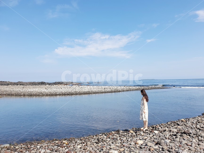 road,도로,gravel,dirtroad,자갈,사람,person,인간,human,흙길,여자,뒷모습,제주도,바다,사람,인물,인간,human,person,여성,여자,woman,female,lady,여행,휴가,traveling,vacation,trip