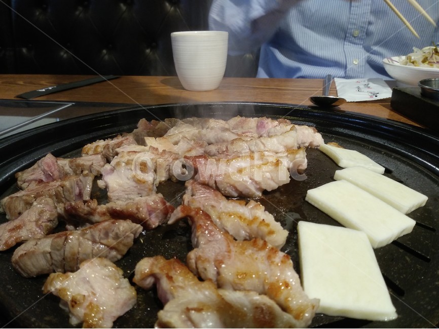 돼지고기,목살,임실치즈,회식,육류,pork,food,korea,cheese,한국음식,meat,meal,식자재,식재료,요리,음식,치즈,식사,먹거리,숟가락,테이블,table,유제품,불고기,소금구이,음식,식재료,요리,food,cook,meal,dishes,food reserves,육류,고기,meat